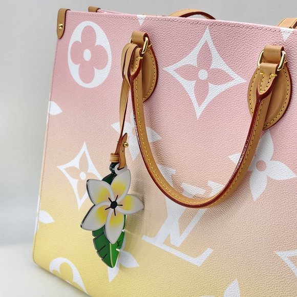 Louis Vuitton Monogram Giant By The Pool Onthego GM Tote In Like New Condition - Picture 6 of 10